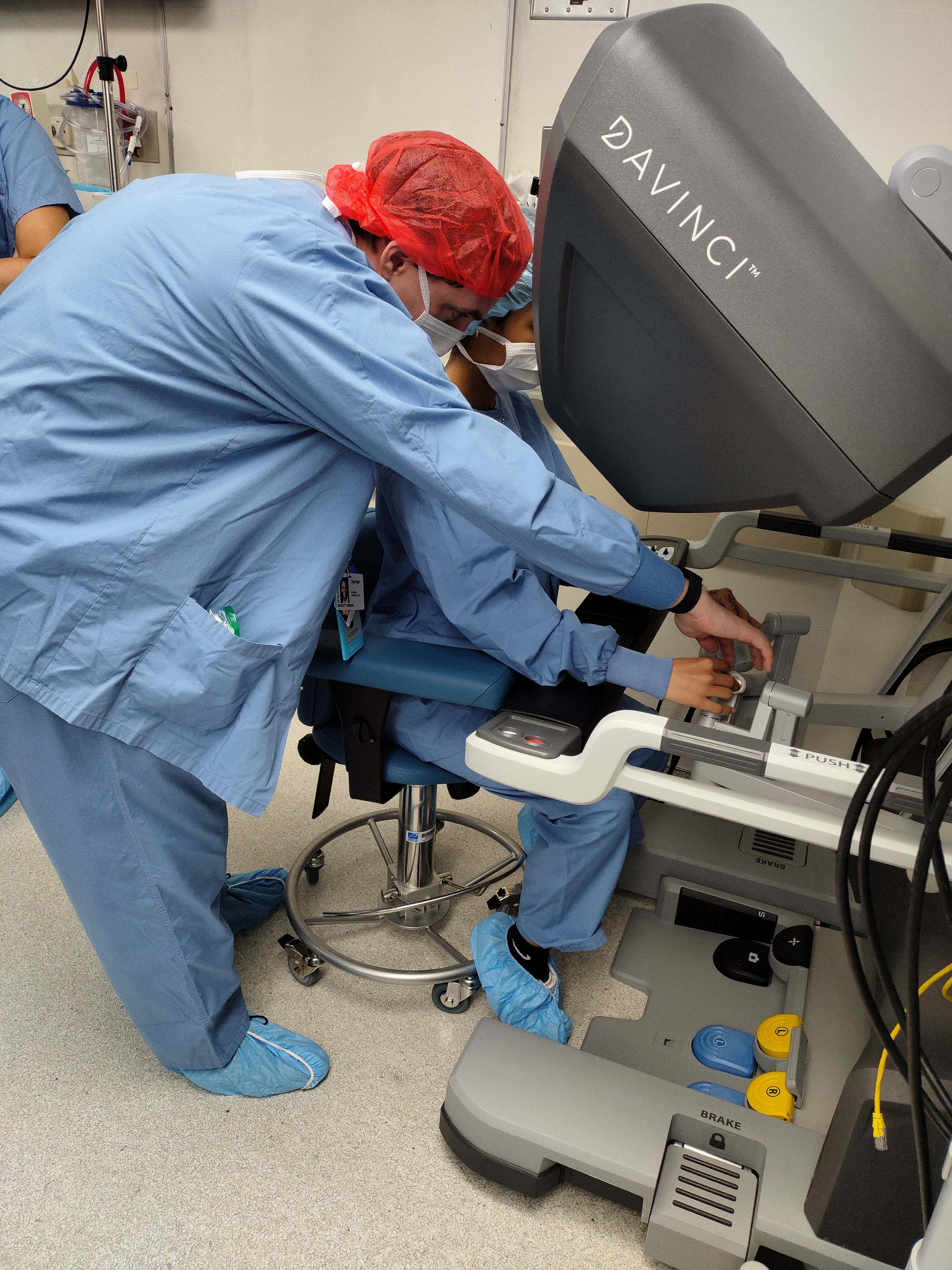 Surgeons working with DaVinci robot